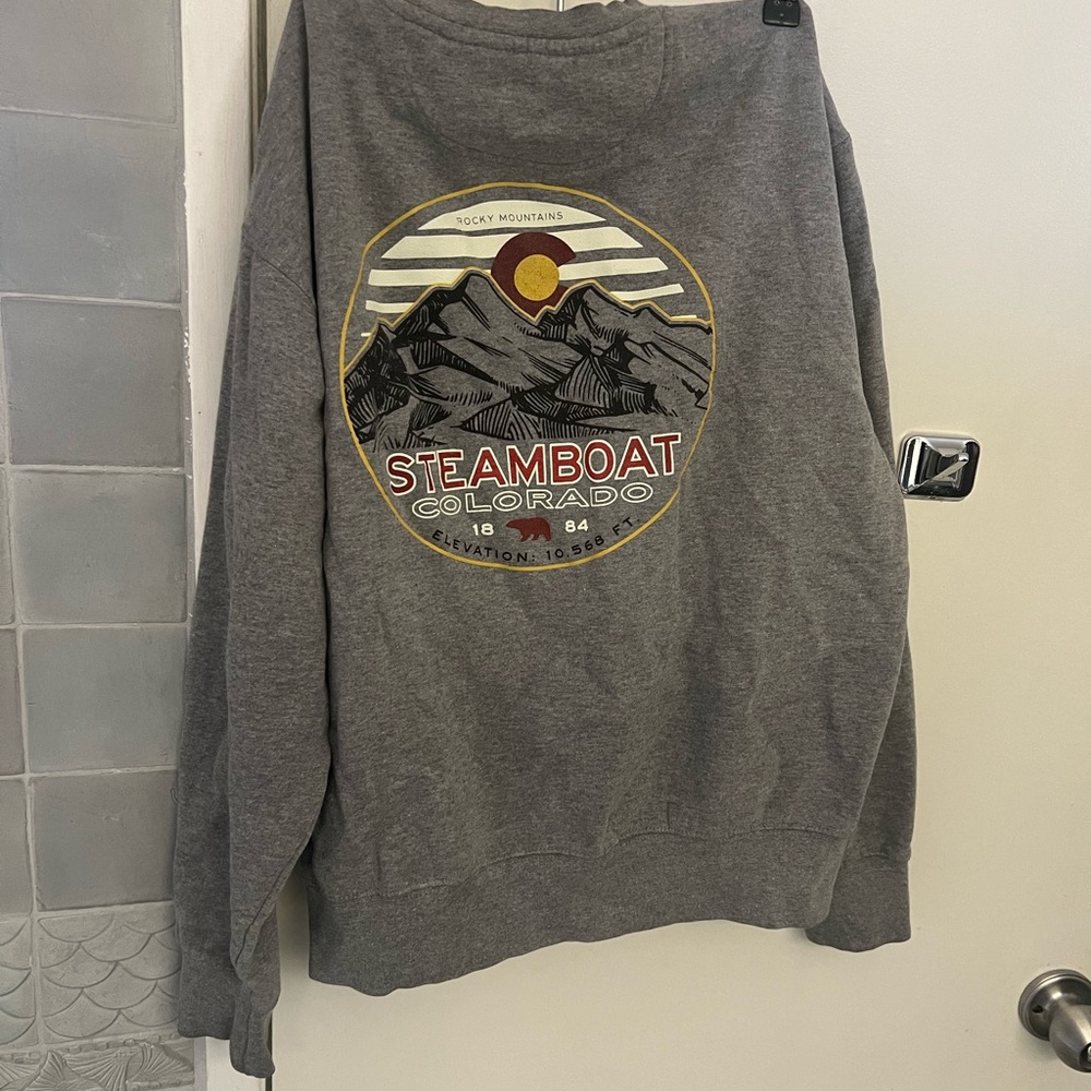 Vintage Gray Crewneck Sweater with Scenic Graphic
